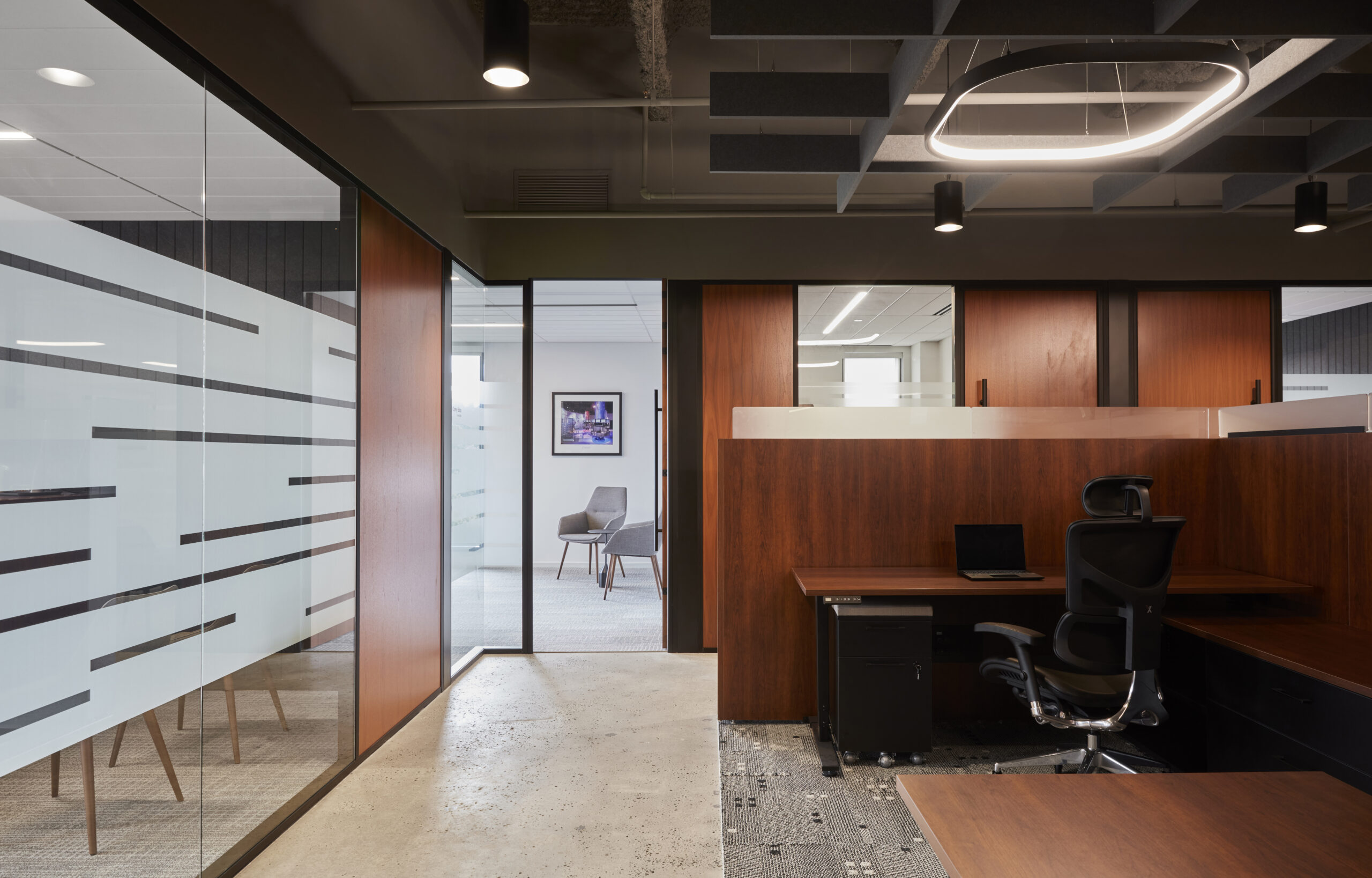 Slate Framework ceiling system with acoustic treatment – meeting area